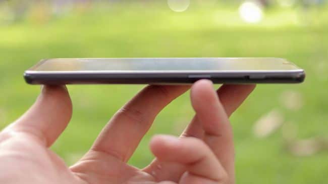 الحواف في هاتف OnePlus 6T